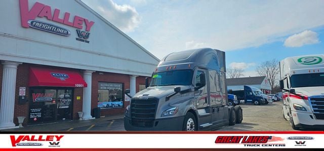 2021 Freightliner Cascadia 126