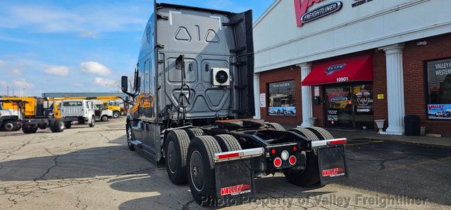 2021 Freightliner Cascadia 126-4
