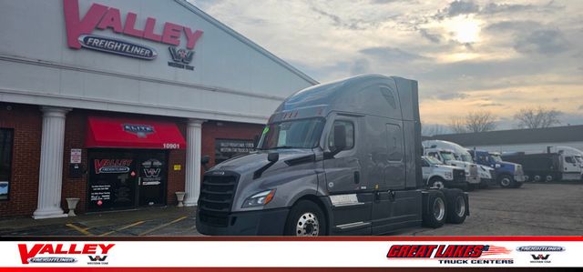 2021 Freightliner Cascadia 126