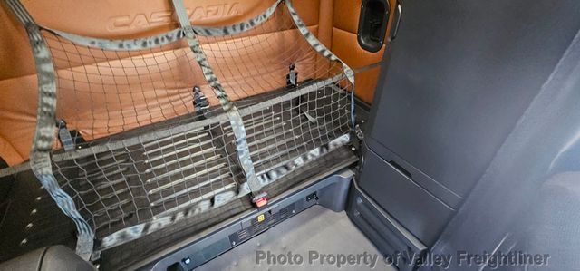 2021 Freightliner Cascadia 126-21