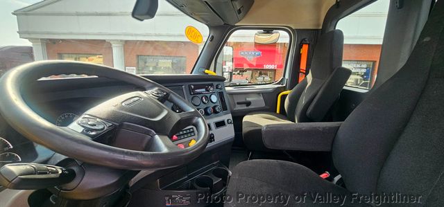 2020 Freightliner Cascadia 126-15