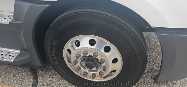 2020 Freightliner Cascadia 126-8