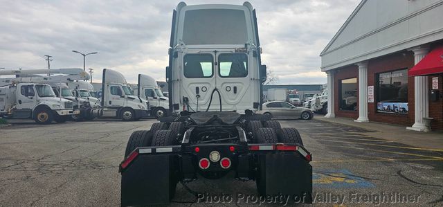 2020 Freightliner Cascadia 126-12