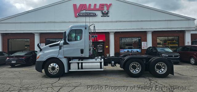 2021 Freightliner Cascadia 126-15