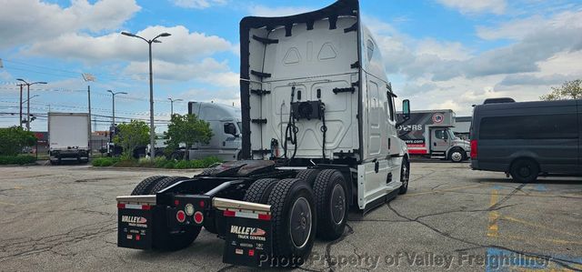 2023 Freightliner Cascadia 126-10