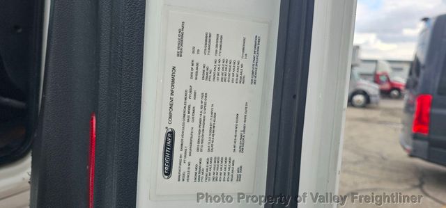 2023 Freightliner Cascadia 126-18