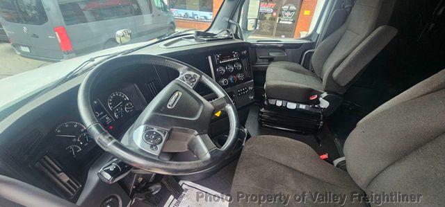2023 Freightliner Cascadia 126-19
