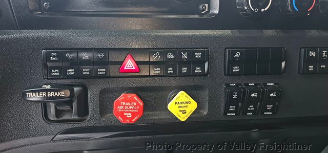 2023 Freightliner Cascadia 126-22