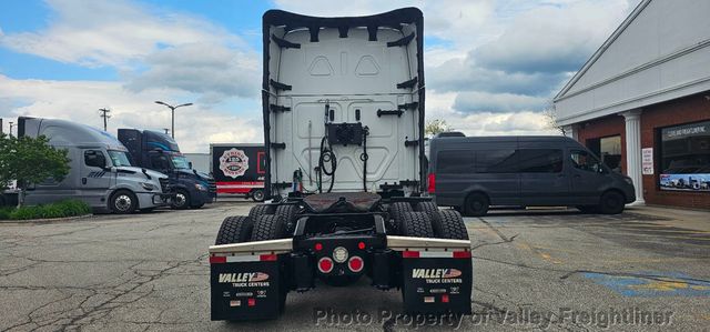 2023 Freightliner Cascadia 126-9
