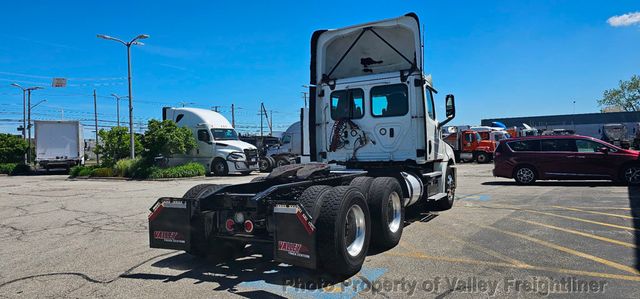 2019 Freightliner Cascadia 126-6