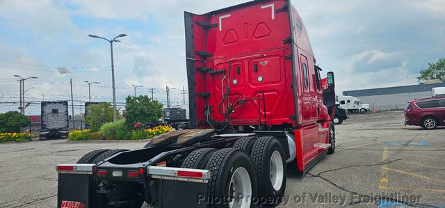 2023 Freightliner Cascadia 126-10