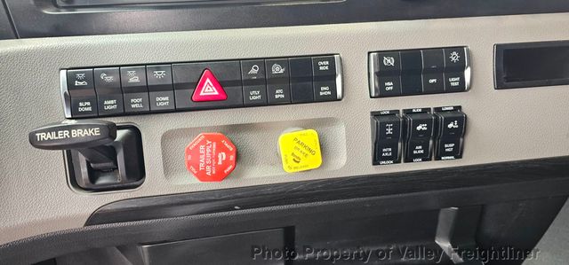 2023 Freightliner Cascadia 126-17