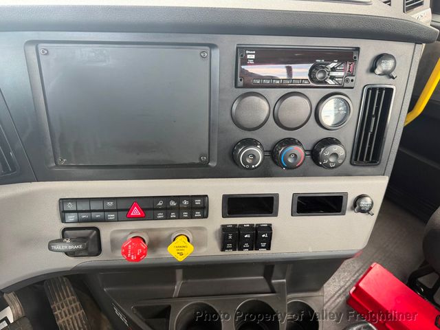 2019 Freightliner Cascadia 126-15