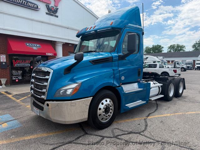 2019 Freightliner Cascadia 126-2