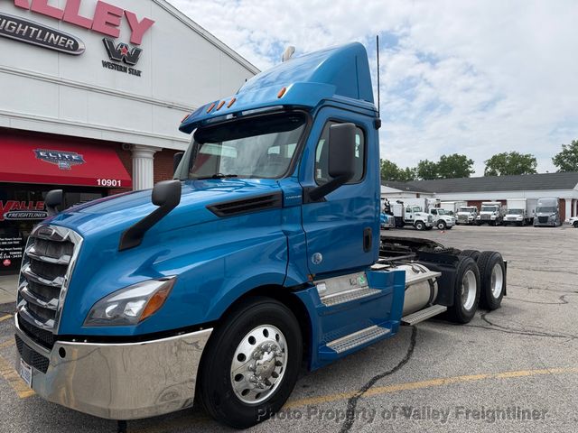2019 Freightliner Cascadia 126-2