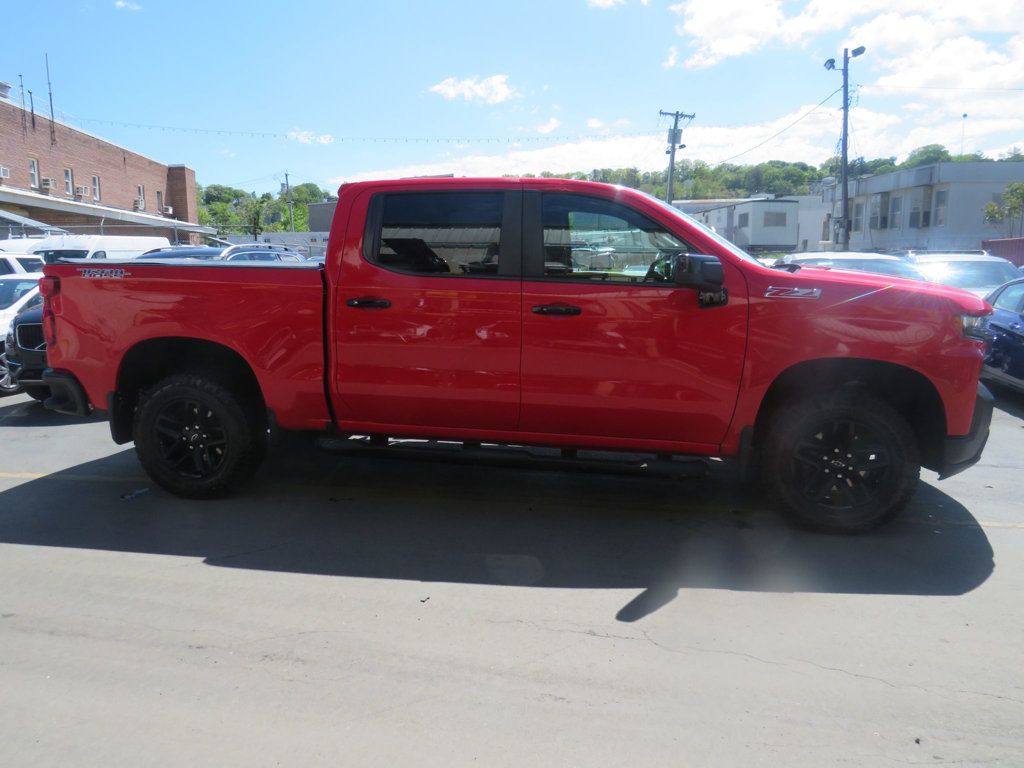 View vehicle photo 4