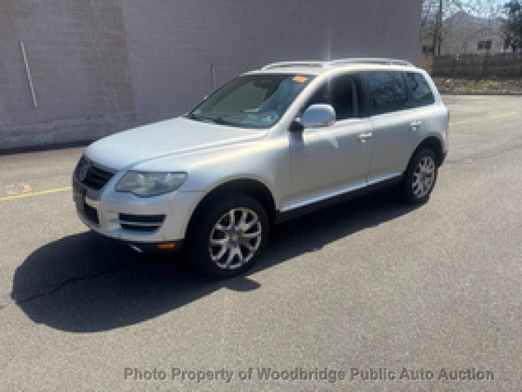 Silver 2009 Volkswagen Touareg 2 VR6 FSI SUV / Crossover All-Wheel Drive 3-Speed Automatic