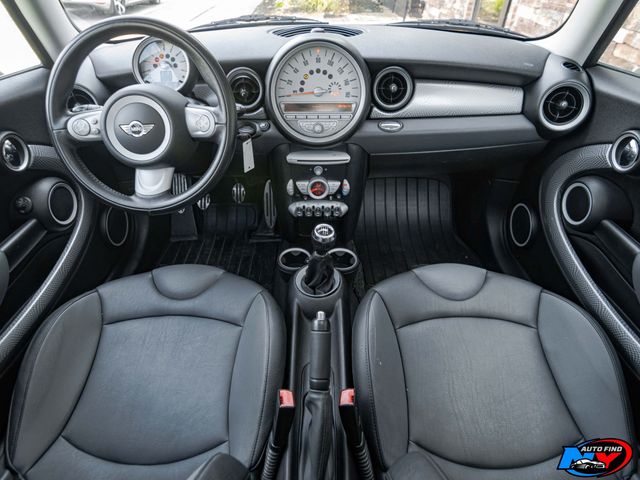 2010 Mini Cooper Hardtop photo 2