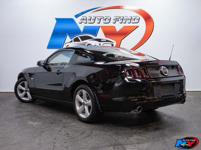 2013 Ford Mustang Premium photo 3