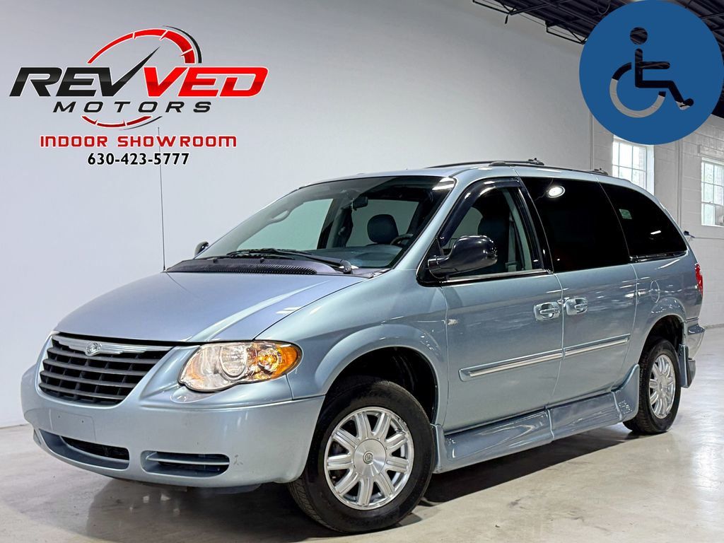 2005 Chrysler Town & Country Touring