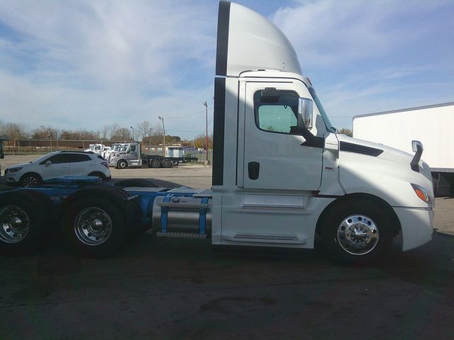 2025 Freightliner Cascadia