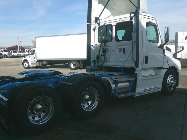 2025 Freightliner Cascadia