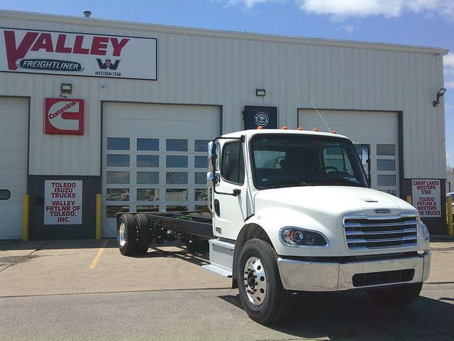 2025 Freightliner M2106