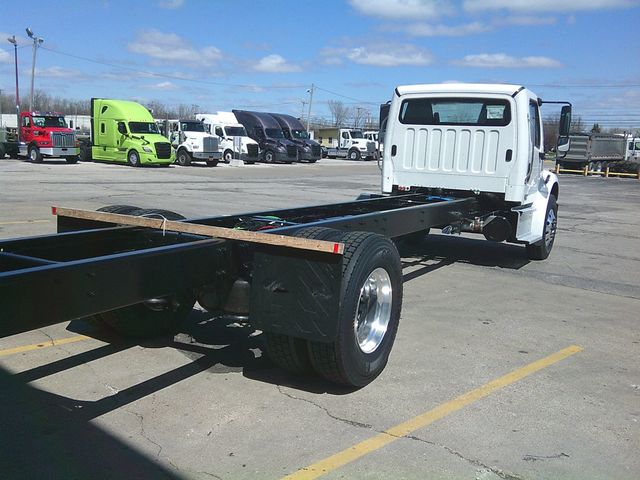 2025 Freightliner M2106