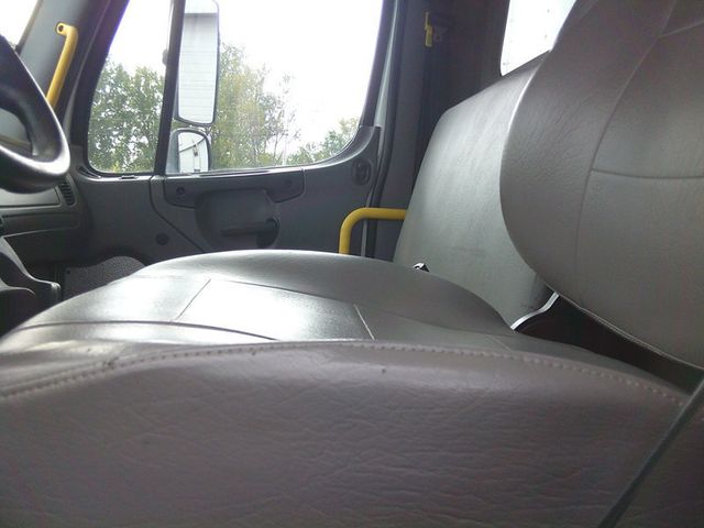 2023 Freightliner M2106-11