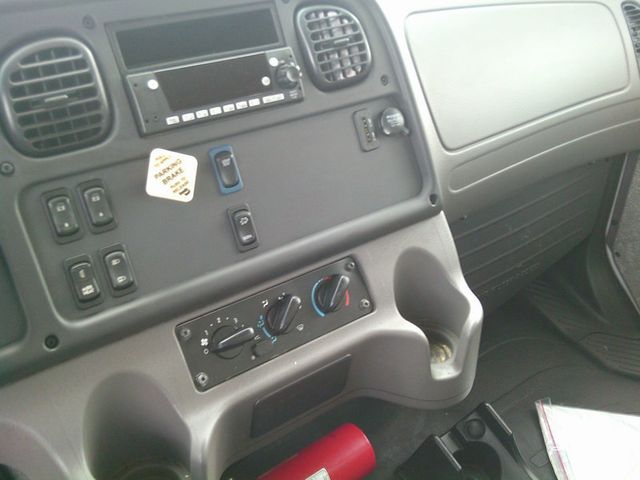 2023 Freightliner M2106-13