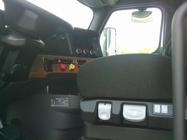 2026 Freightliner Cascadia-8