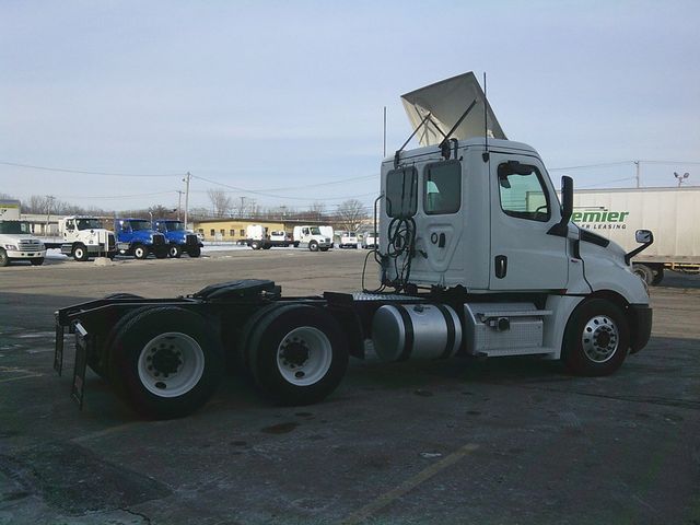 2020 Freightliner Cascadia-5