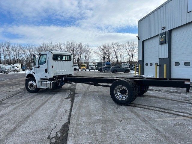 2025 Freightliner M2106-8