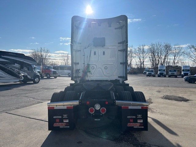 2026 Freightliner Cascadia 126-4