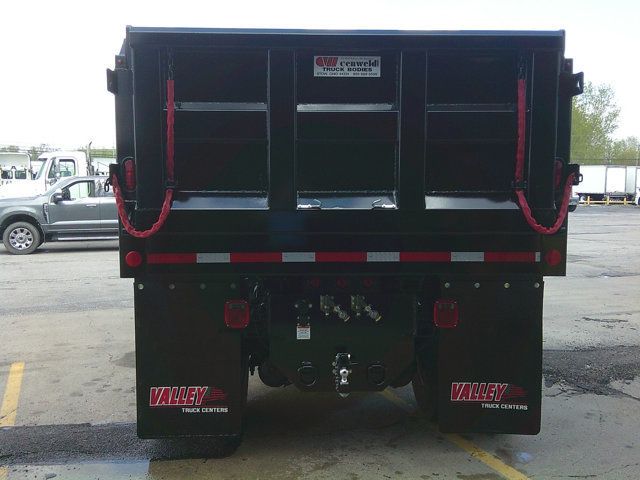 2025 Freightliner M2106