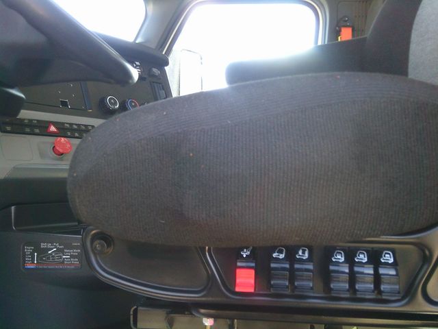 2020 Freightliner Cascadia-14