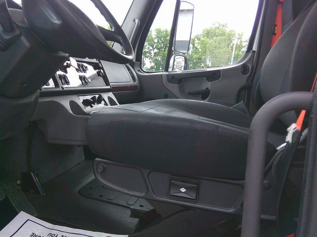 2019 Freightliner M2106