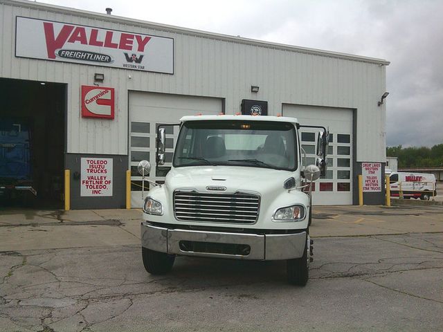 2019 Freightliner M2106