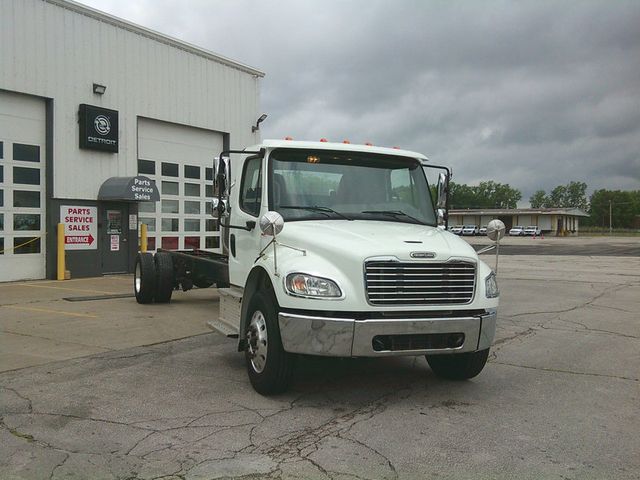 2019 Freightliner M2106