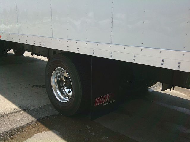 2025 Freightliner M-2 BOX
