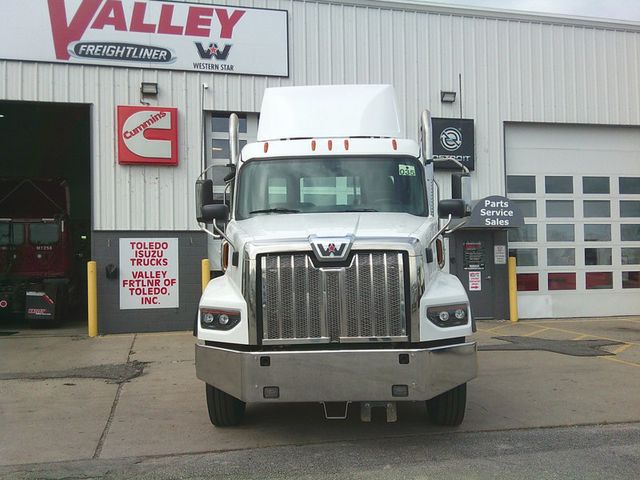 2023 Western Star 49X Picture 2 2023 Western Star 49X-2