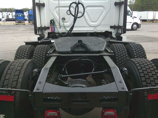 2021 Freightliner Cascadia-9