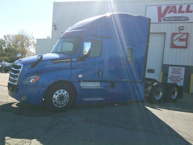 2019 Freightliner Cascadia 126-1