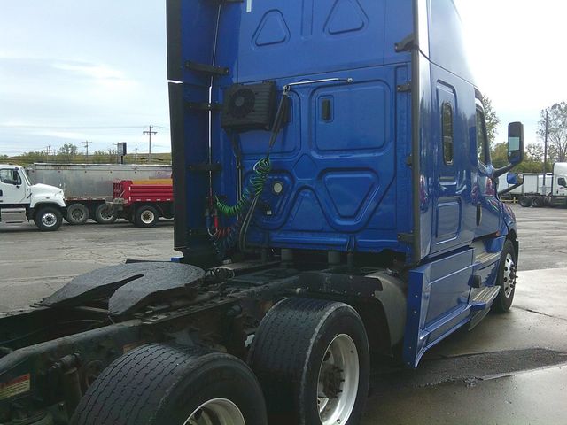 2019 Freightliner Cascadia 126 Picture 3 2019 Freightliner Cascadia 126-3