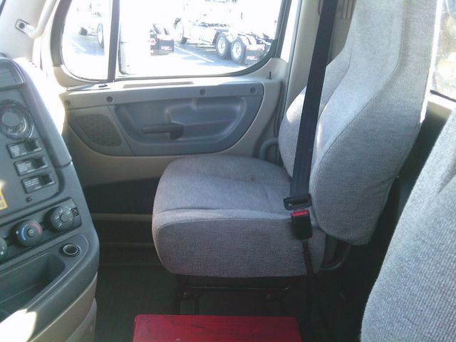 2016 Freightliner Cascadia-12