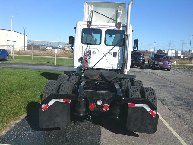 2016 Freightliner Cascadia-6