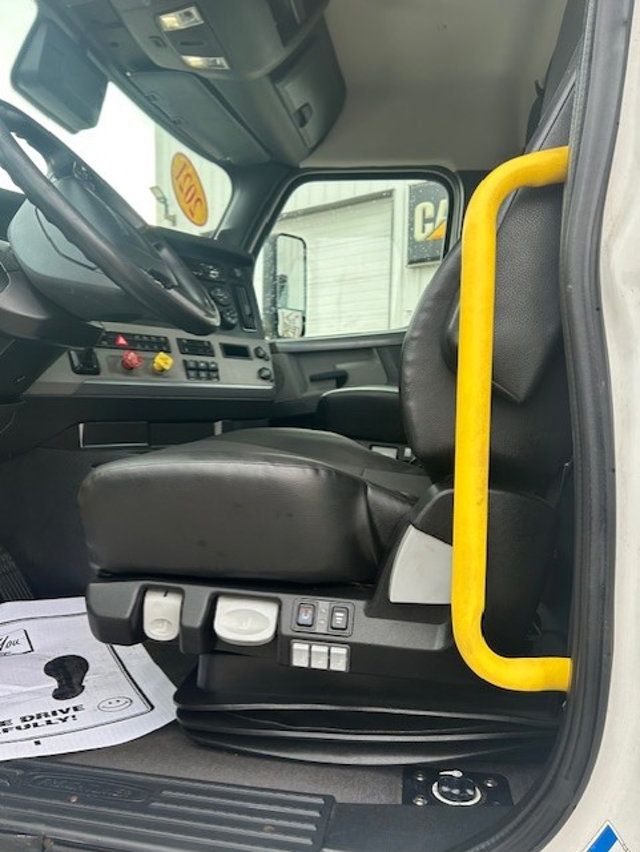 2021 Freightliner Cascadia-5