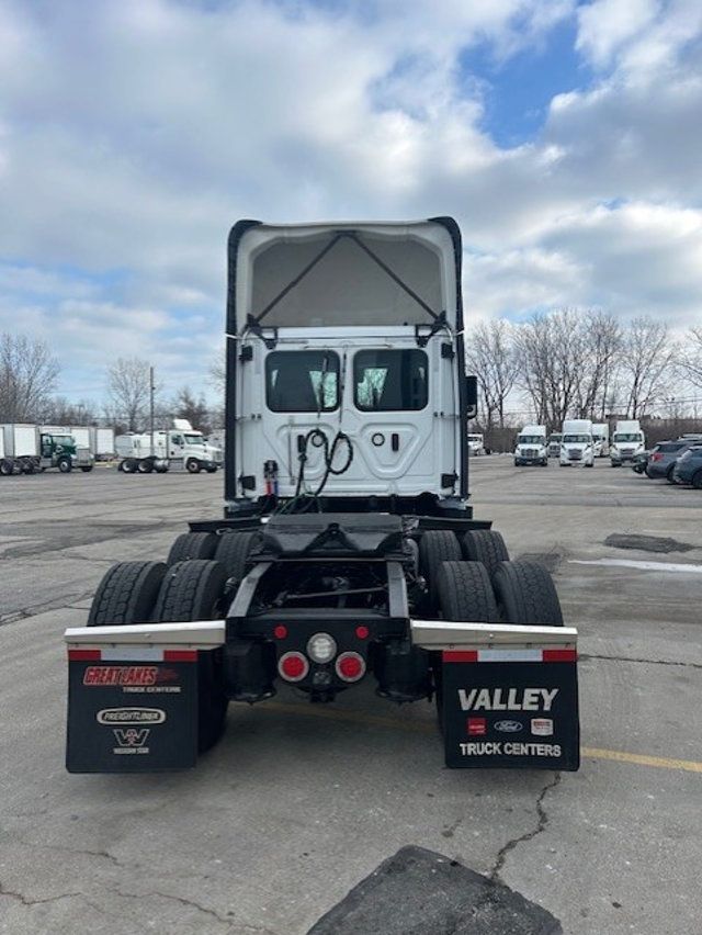 2021 Freightliner Cascadia-5