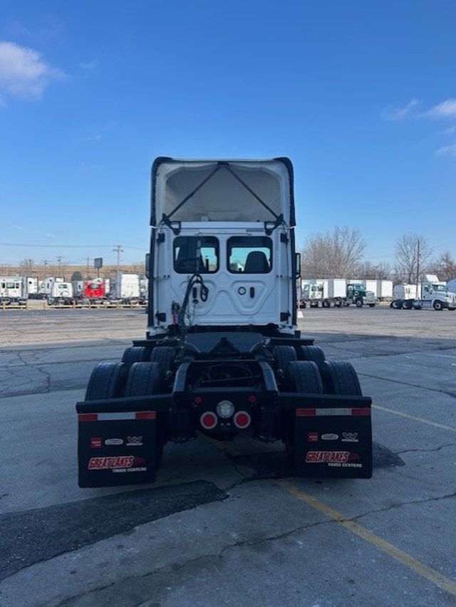 2021 Freightliner Cascadia-4