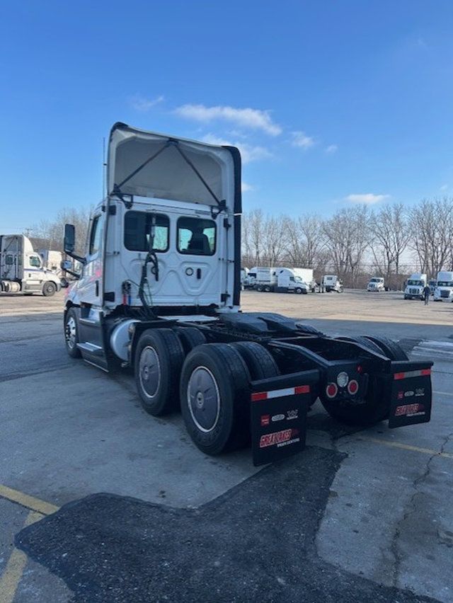 2021 Freightliner Cascadia-5